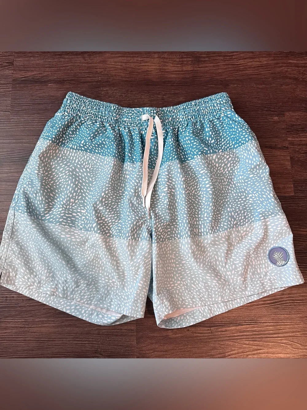 Chubbies Men's Swim Trunks Large Blue Teal 5.5 Mesh Lined Board Shorts